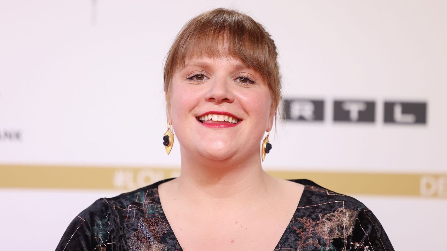 In der Theaterwelt ist die 1988 geborene Österreicherin Stefanie Reinsperger schon lange ein Star, sie ist festes Ensemble-Mitglied am berühmten Wiener Burgtheater. Fernsehzuschauer kennen die Schauspielerin vor allem als "Tatort"-Kommissarin.