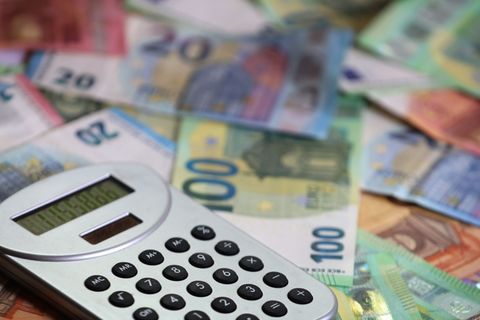 Nach vorliegenden Zahlen belaufe sich das Defizit nach dem ersten Halbjahr 2025 bereits auf 1,57 Milliarden Euro. (Symbolbild) F