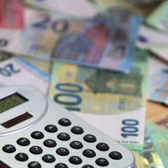 Nach vorliegenden Zahlen belaufe sich das Defizit nach dem ersten Halbjahr 2025 bereits auf 1,57 Milliarden Euro. (Symbolbild) F