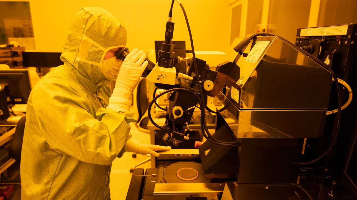 Fachkräften in technischen Berufen sind gefragt. Foto: Julian Stratenschulte/dpa