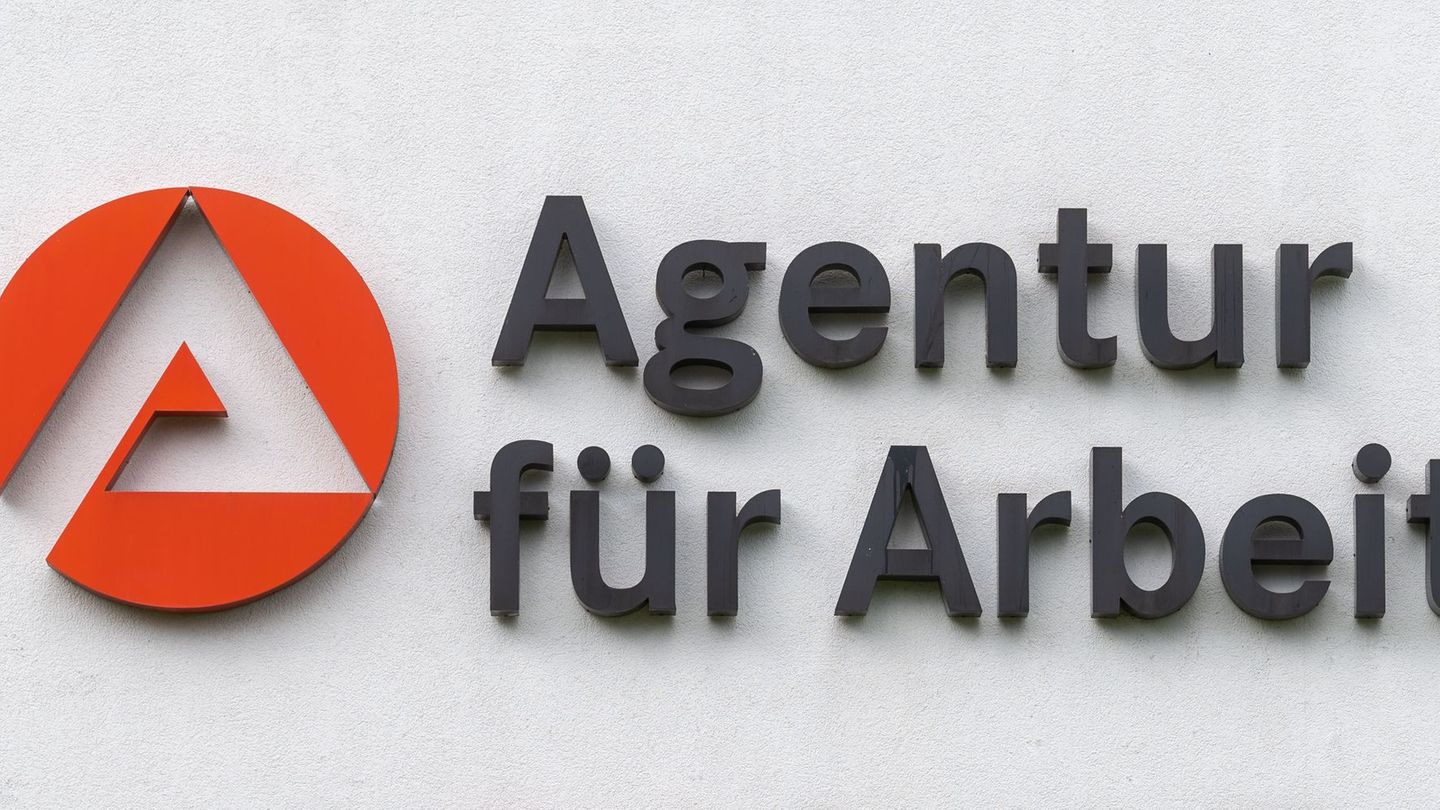 Kurz vor Veröffentlichung der Arbeitsmarktdaten am Freitag gibt es unterschiedliche Prognosen für die Beschäftigung. (Archivbild