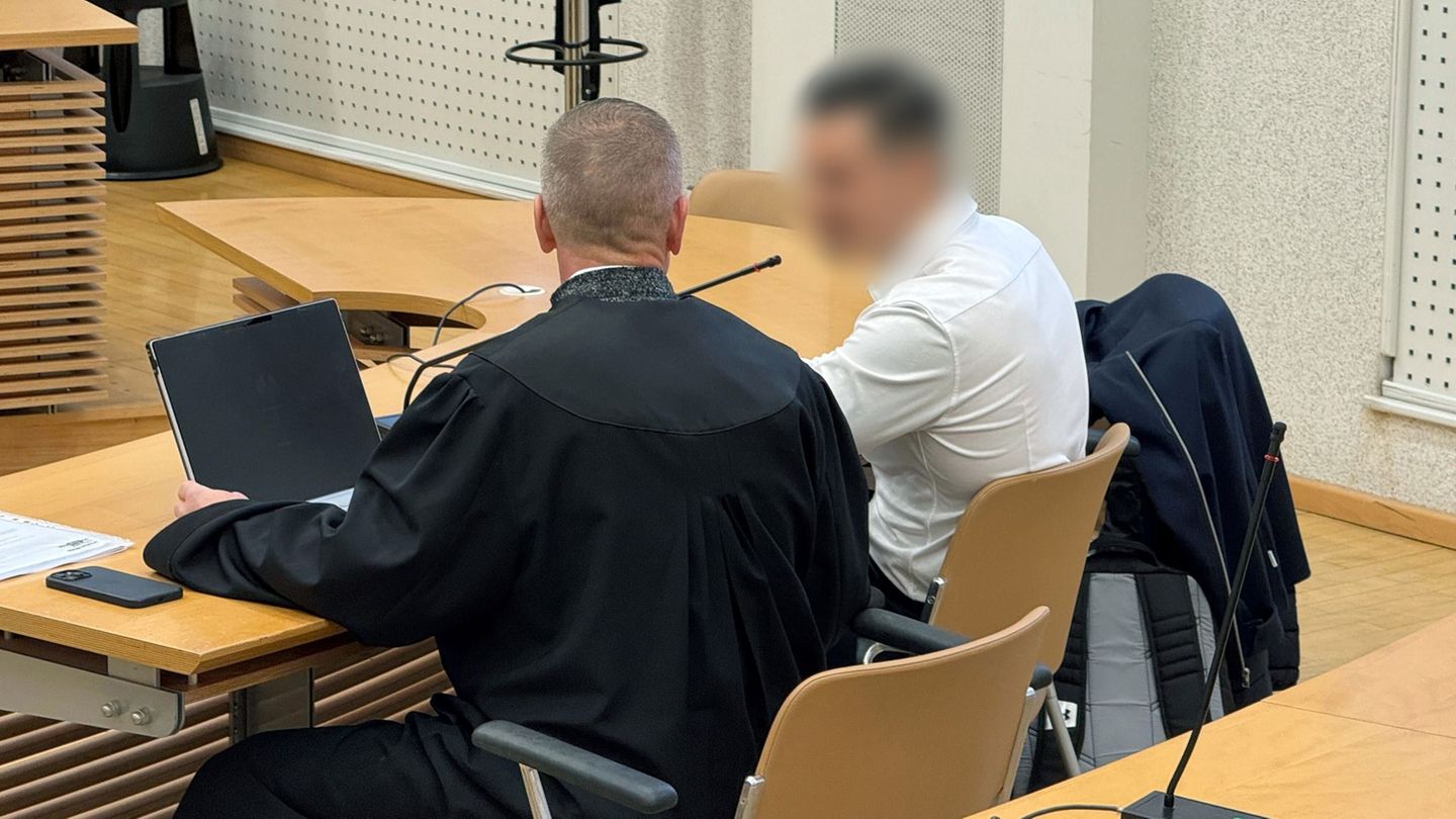 Ein Polizist steht in Mannheim vor Gericht, weil er einem Verdächtigen Marihuana untergeschoben haben soll. Foto: Stefanie Järke