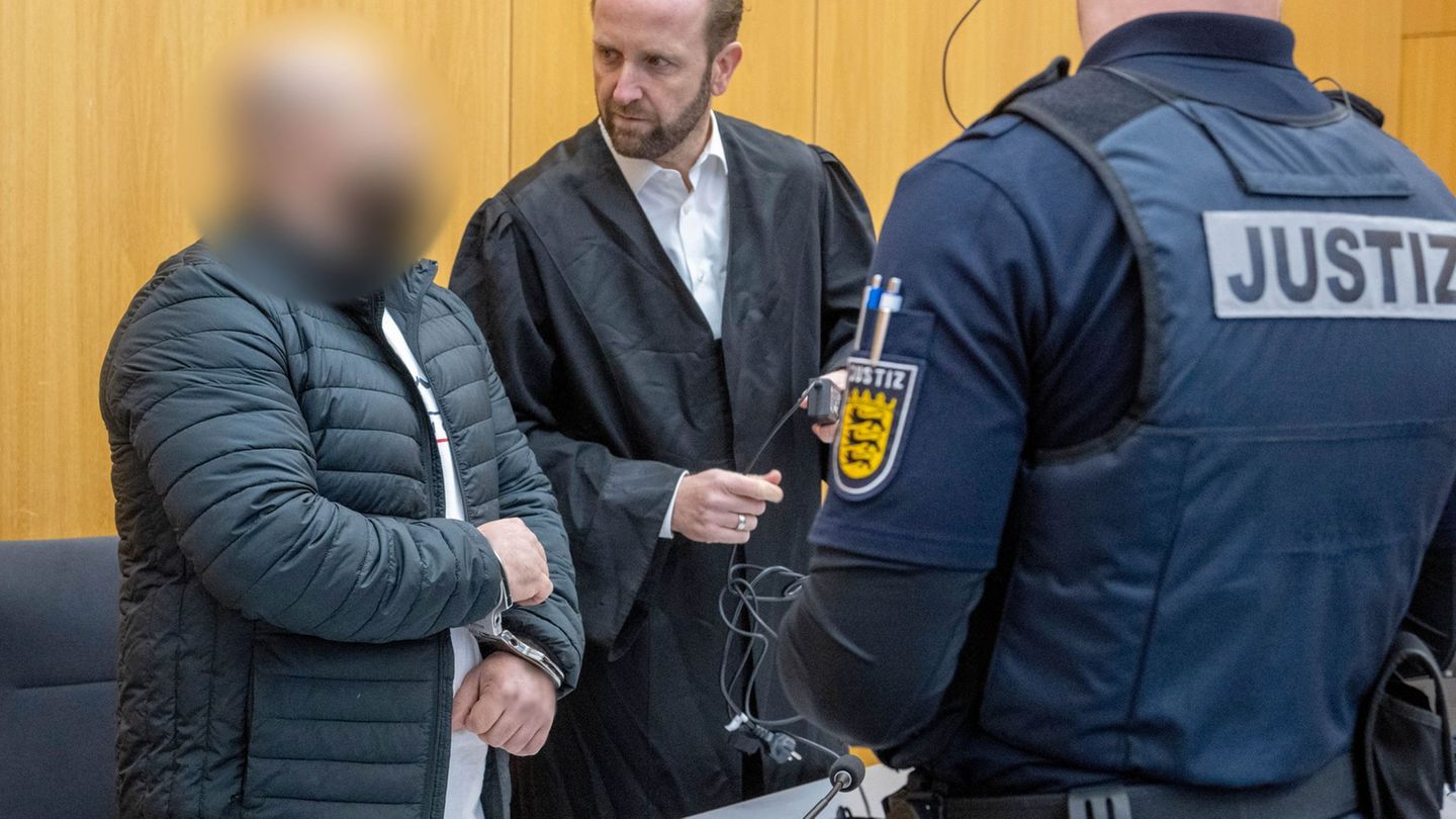 Ein 34-Jähriger steht wegen versuchten Mordes vor Gericht. Foto: Stefan Puchner/dpa
