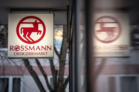Rossmann kündigt die Mitgliedschaft im Verband. Foto: Frank Rumpenhorst/dpa