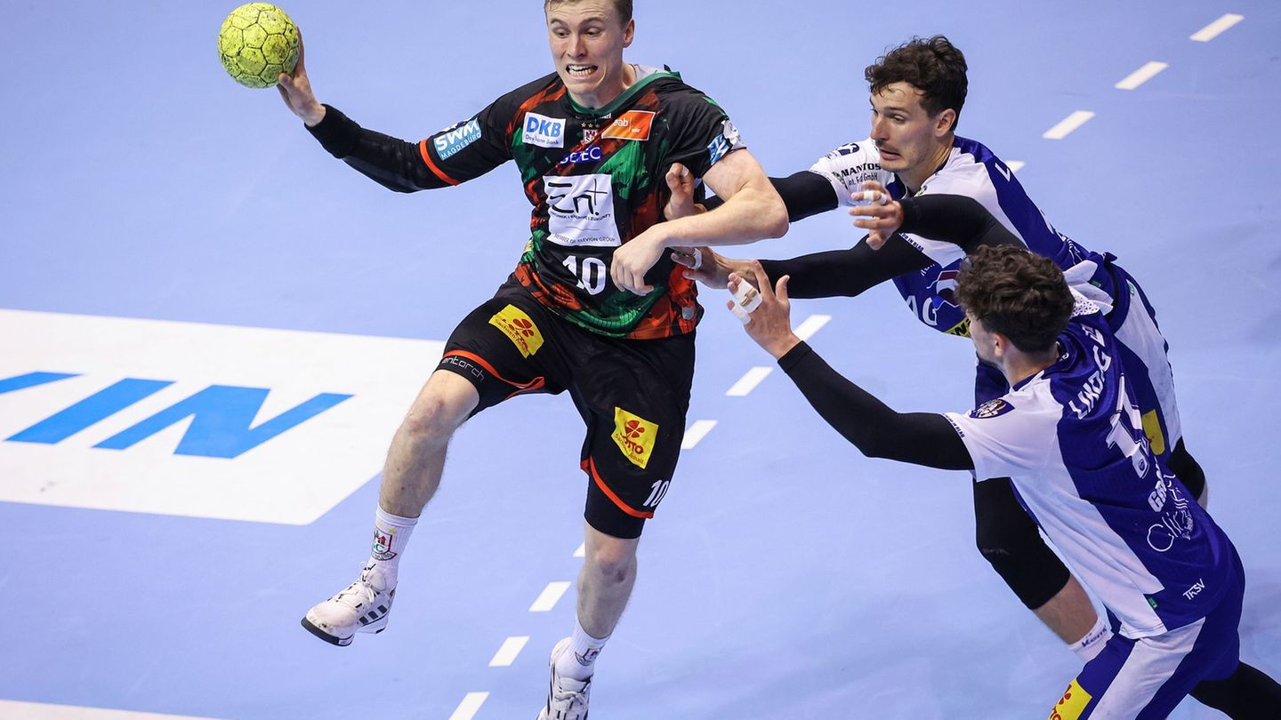 Packt ab der kommenden Saison für Stuttgart zu: Philipp Meyer (r). (Archivfoto) Foto: Ronny Hartmann/dpa-Zentralbild/dpa