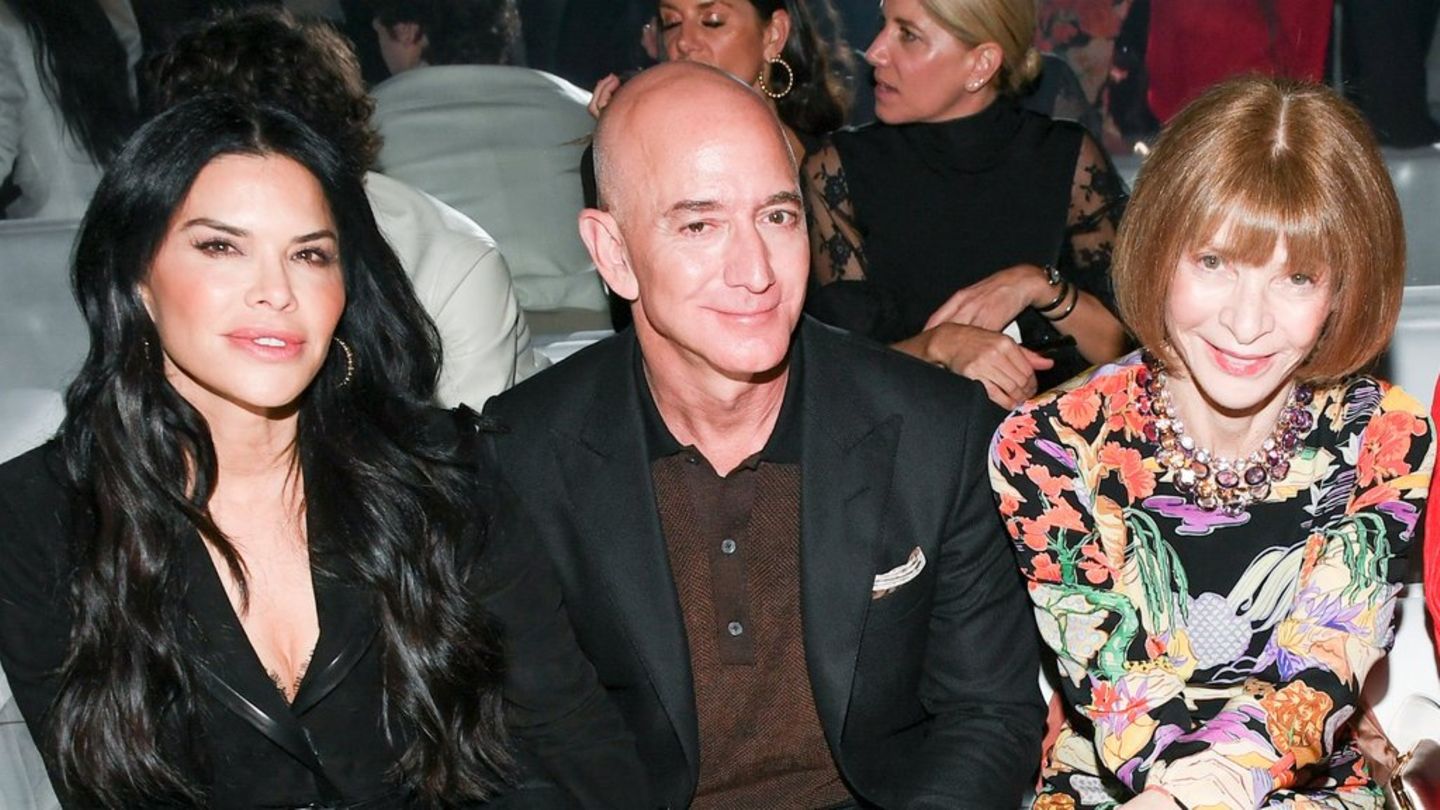 Lauren Sánchez, Jeff Bezos und Anna Wintour (r.) bei einer Veranstaltung.