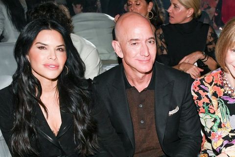 Lauren Sánchez, Jeff Bezos und Anna Wintour (r.) bei einer Veranstaltung.