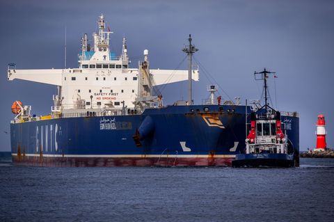 Der Rostocker Hafen ist mit Abstand der größte in MV. Er musste 2024 Einbußen beim Güterumschlag und auch bei der Zahl der Passa