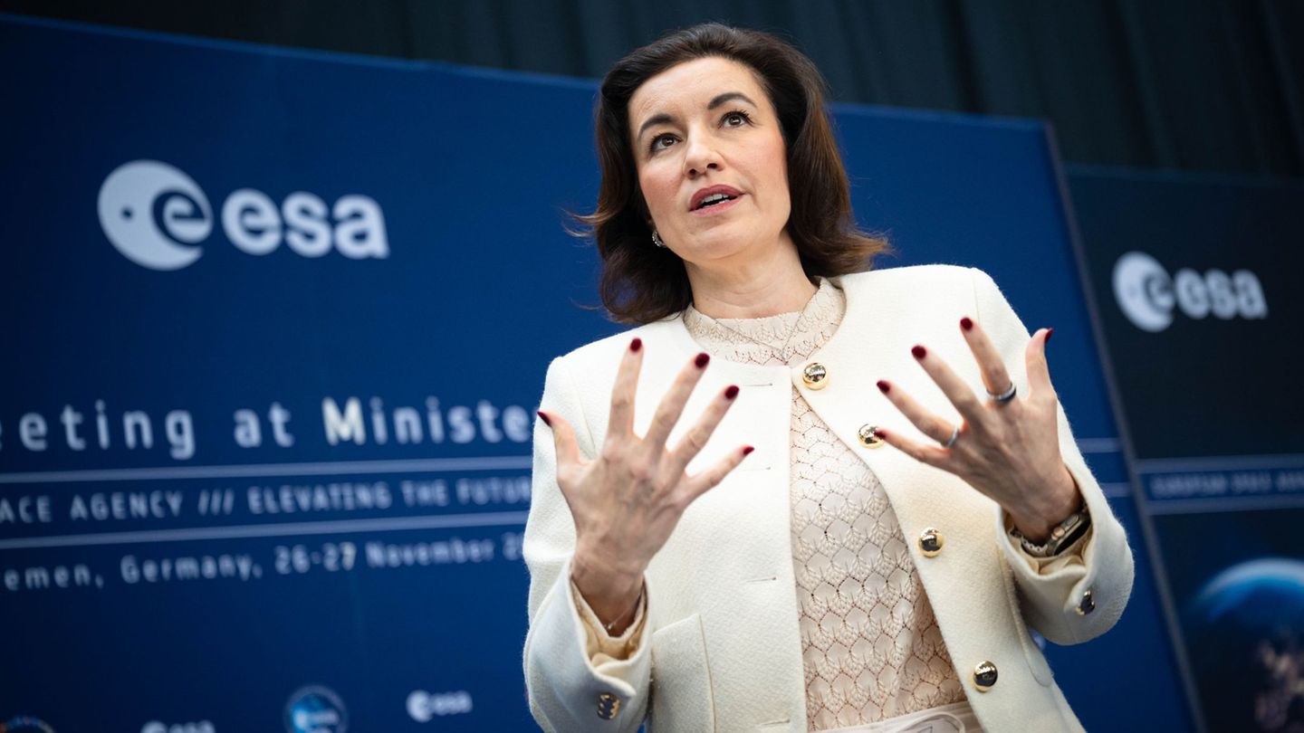 Raumfahrtministerin Bär will das Budget aufstocken. Foto: Sina Schuldt/dpa