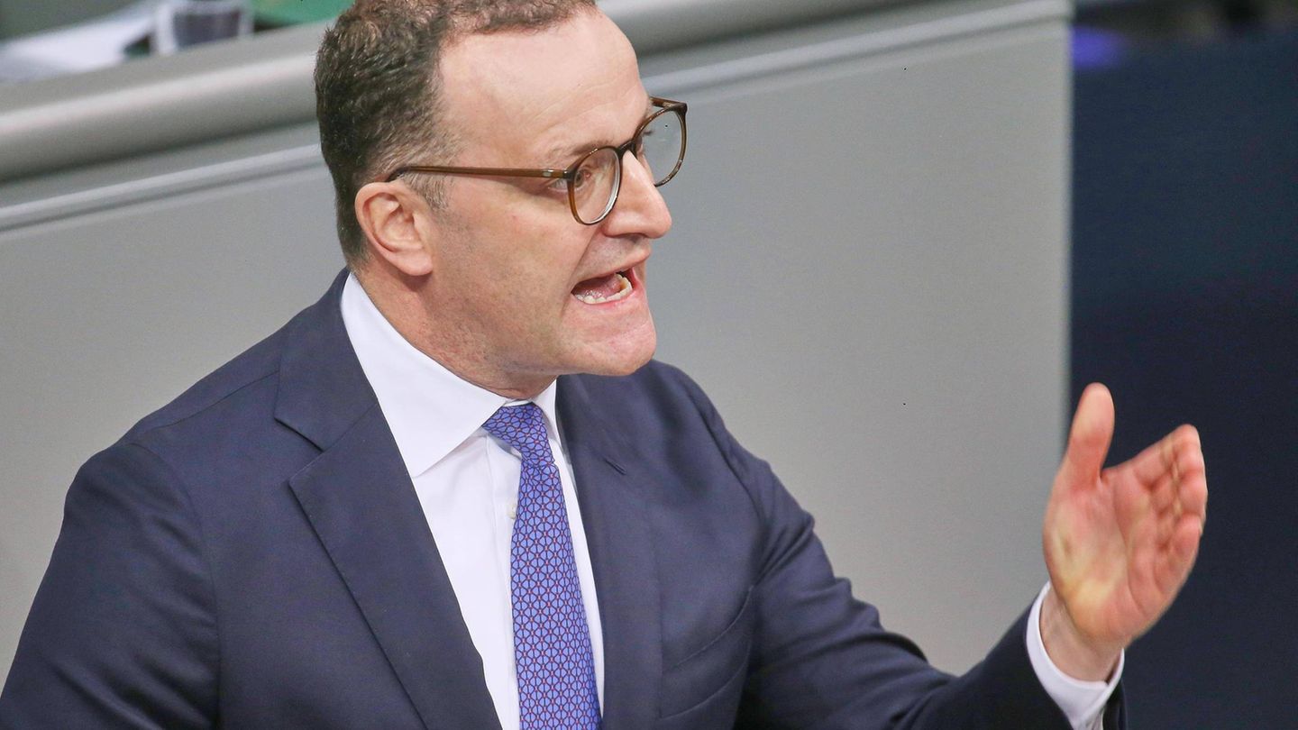 Jens Spahn erläuterte, beim Thema Rente habe man allgemein 20 Jahre lang den Kopf eingezogen