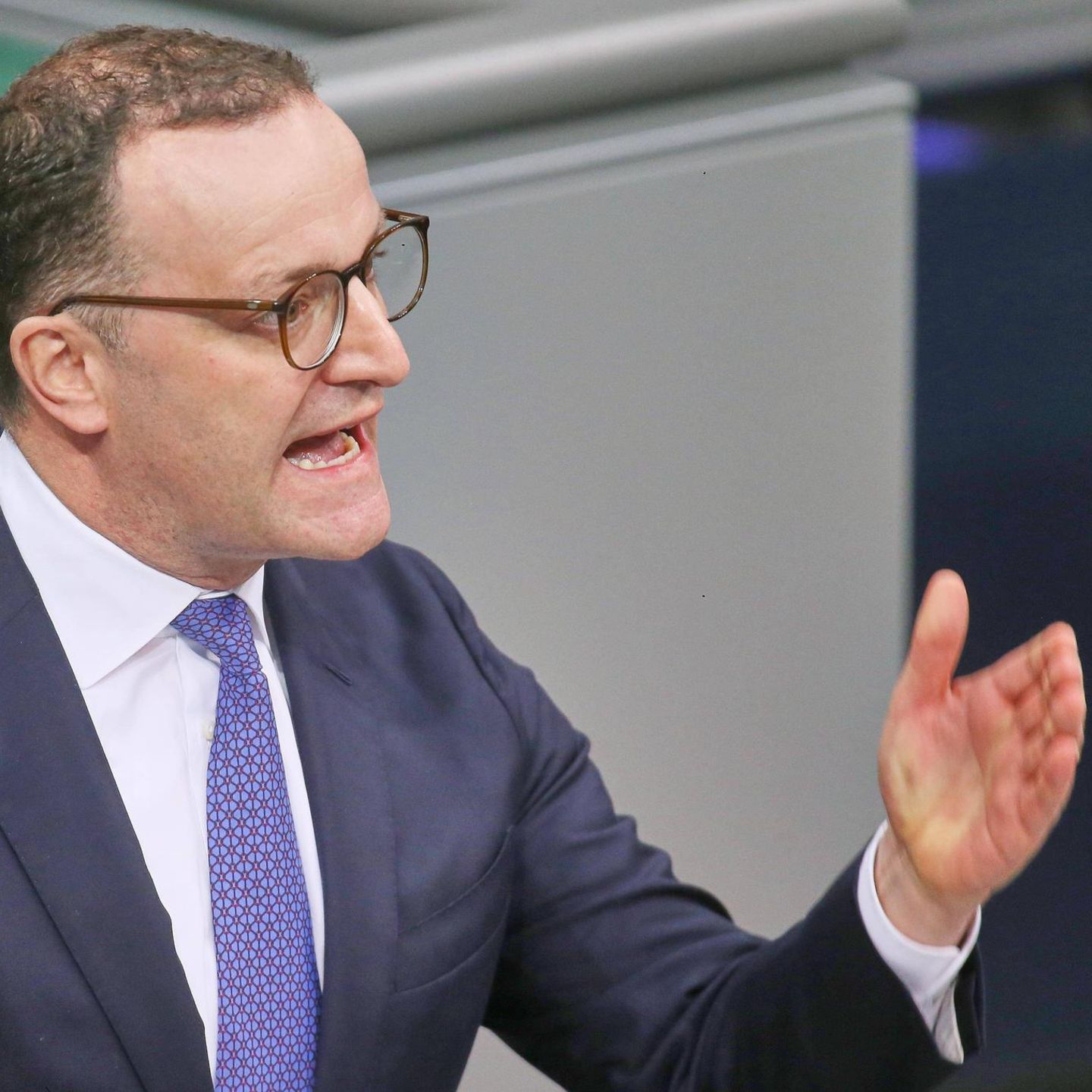 Jens Spahn erläuterte, beim Thema Rente habe man allgemein 20 Jahre lang den Kopf eingezogen