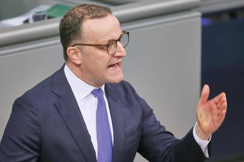 Jens Spahn erläuterte, beim Thema Rente habe man allgemein 20 Jahre lang den Kopf eingezogen