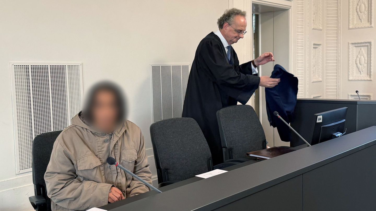 Vier Jahre Haft - so lautet das Urteil des Landgerichts Schwerin für den jungen Mann, der sich in einer Schweriner Straßenbahn s