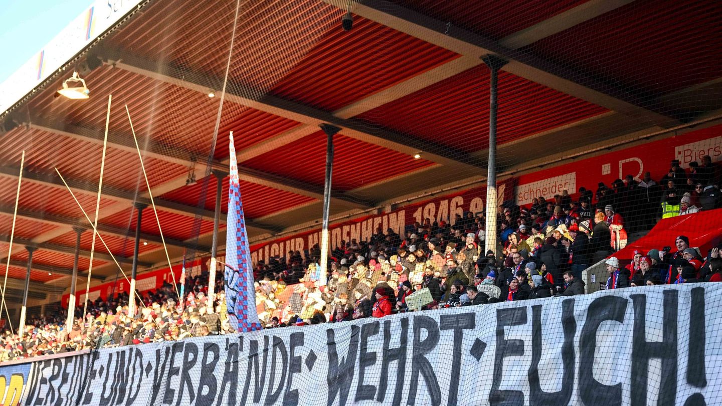 Auch in Heidenheim gab es am Samstag ein Banner vor dem Fanblock. (Archivfoto) Foto: Harry Langer/dpa