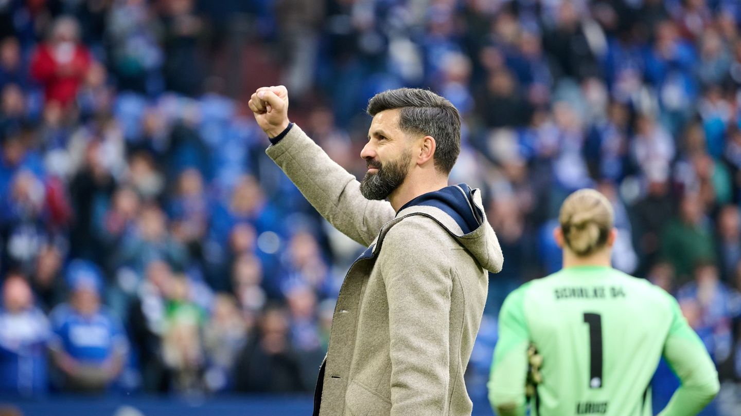 Schalke-Trainer Miron Muslic geht mit seinem Team selbstbewusst ins Topspiel gegen Paderborn. (Archivfoto) Foto: Bernd Thissen/d