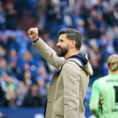 Schalke-Trainer Miron Muslic geht mit seinem Team selbstbewusst ins Topspiel gegen Paderborn. (Archivfoto) Foto: Bernd Thissen/d