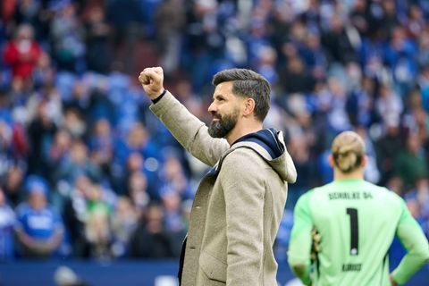 Schalke-Trainer Miron Muslic geht mit seinem Team selbstbewusst ins Topspiel gegen Paderborn. (Archivfoto) Foto: Bernd Thissen/d