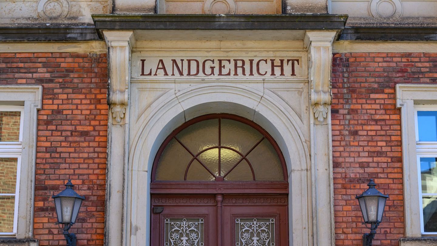 Am Landgericht Cottbus wurde ein Urteil gegen einen 26-jährigen Häftling gesprochen. (Archivbild) Foto: Patrick Pleul/dpa
