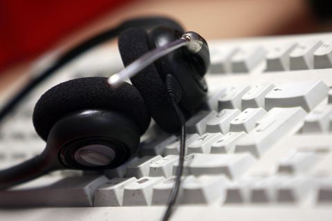 Bald überflüssig und durch KI ersetzt? Versicherungen und große Banken beschäftigen viele Mitarbeiter in Call-Centern.(Symbolbil