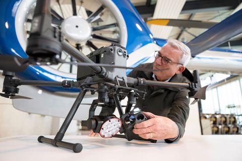 Innenminister Strobl interessiert sich für die Drohnenabwehr in Baden-Württemberg. Foto: Marijan Murat/dpa