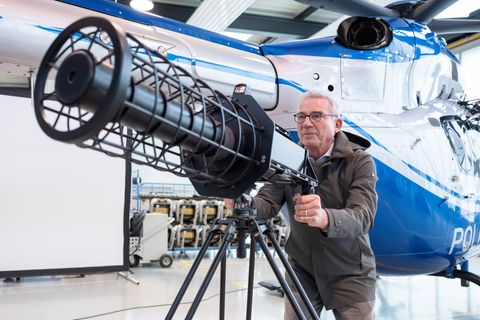 Mit dem Jammer, an dem Strobl hier steht, können Signale gestört werden. Foto: Marijan Murat/dpa