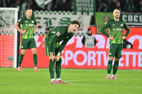 Fällt länger aus: Wolfsburg-Stürmer Jonas Wind (M). (Archivfoto) Foto: Swen Pförtner/dpa
