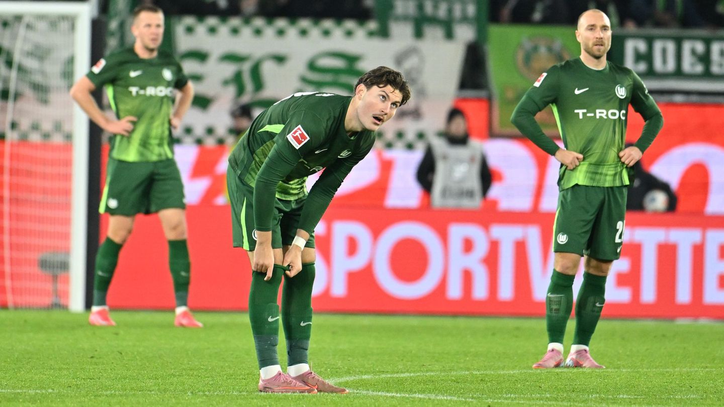 Fällt länger aus: Wolfsburg-Stürmer Jonas Wind (M). (Archivfoto) Foto: Swen Pförtner/dpa