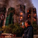 Brennende Häuser in Hongkong