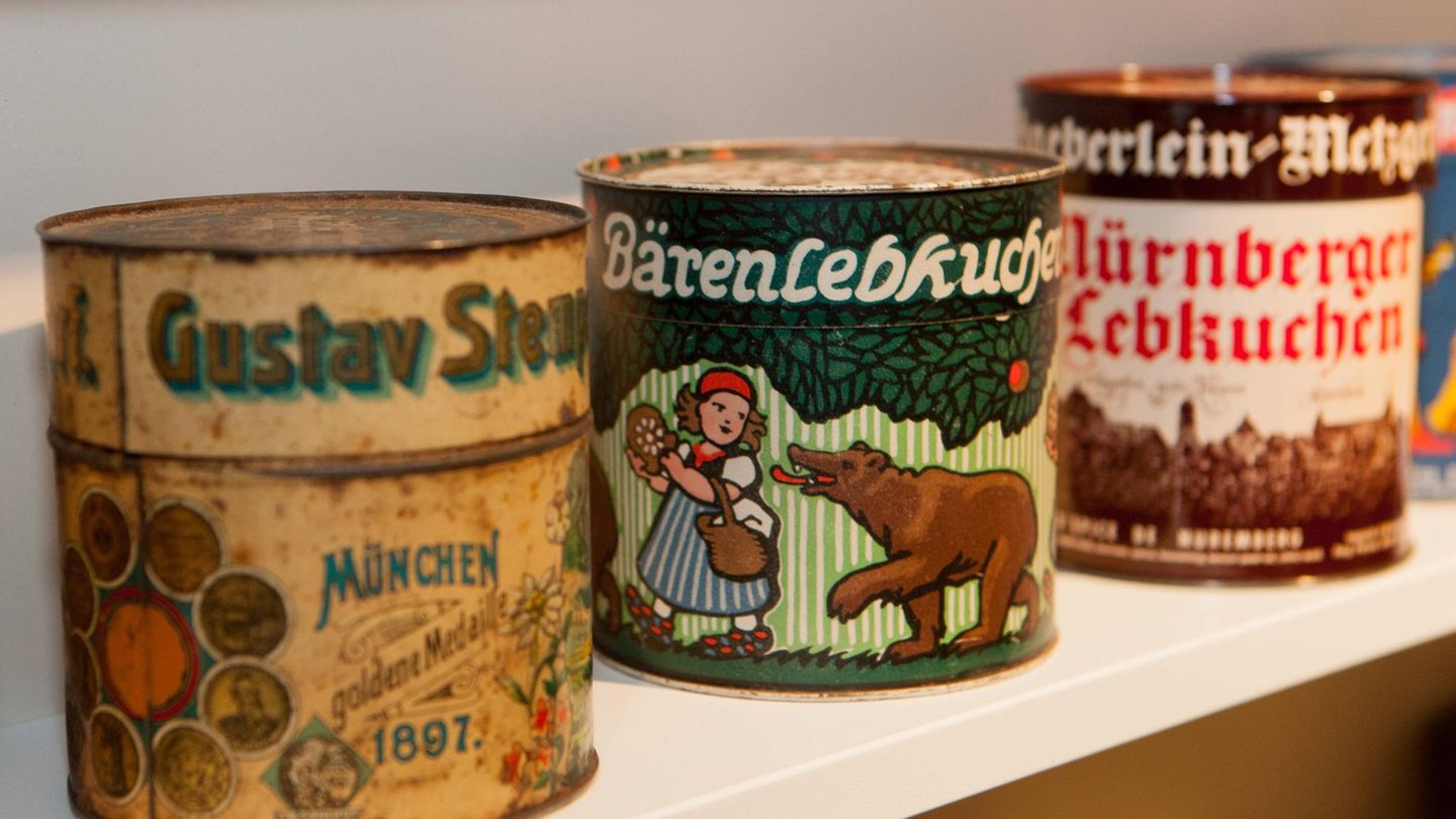 alte Lebkuchendosen im Muesum in Pulsnitz