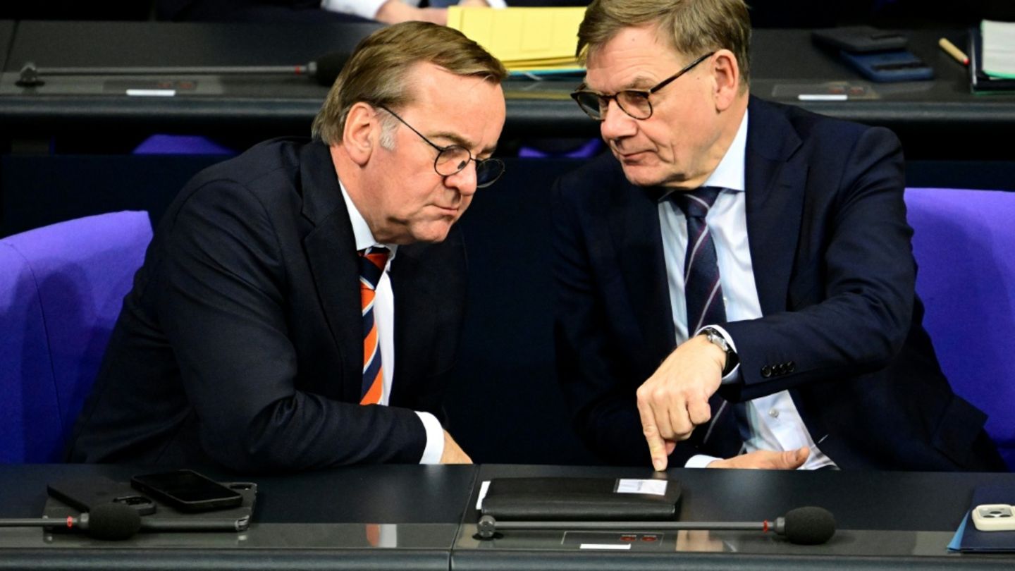 Wadephul (r.) mit Minisdter Pistorius