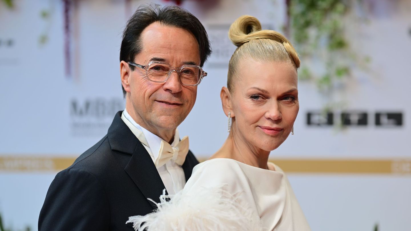 Seit rund 20 Jahren verheiratet: Jan Josef Liefers und Anna Loos. (Archivbild) Foto: Sebastian Christoph Gollnow/dpa