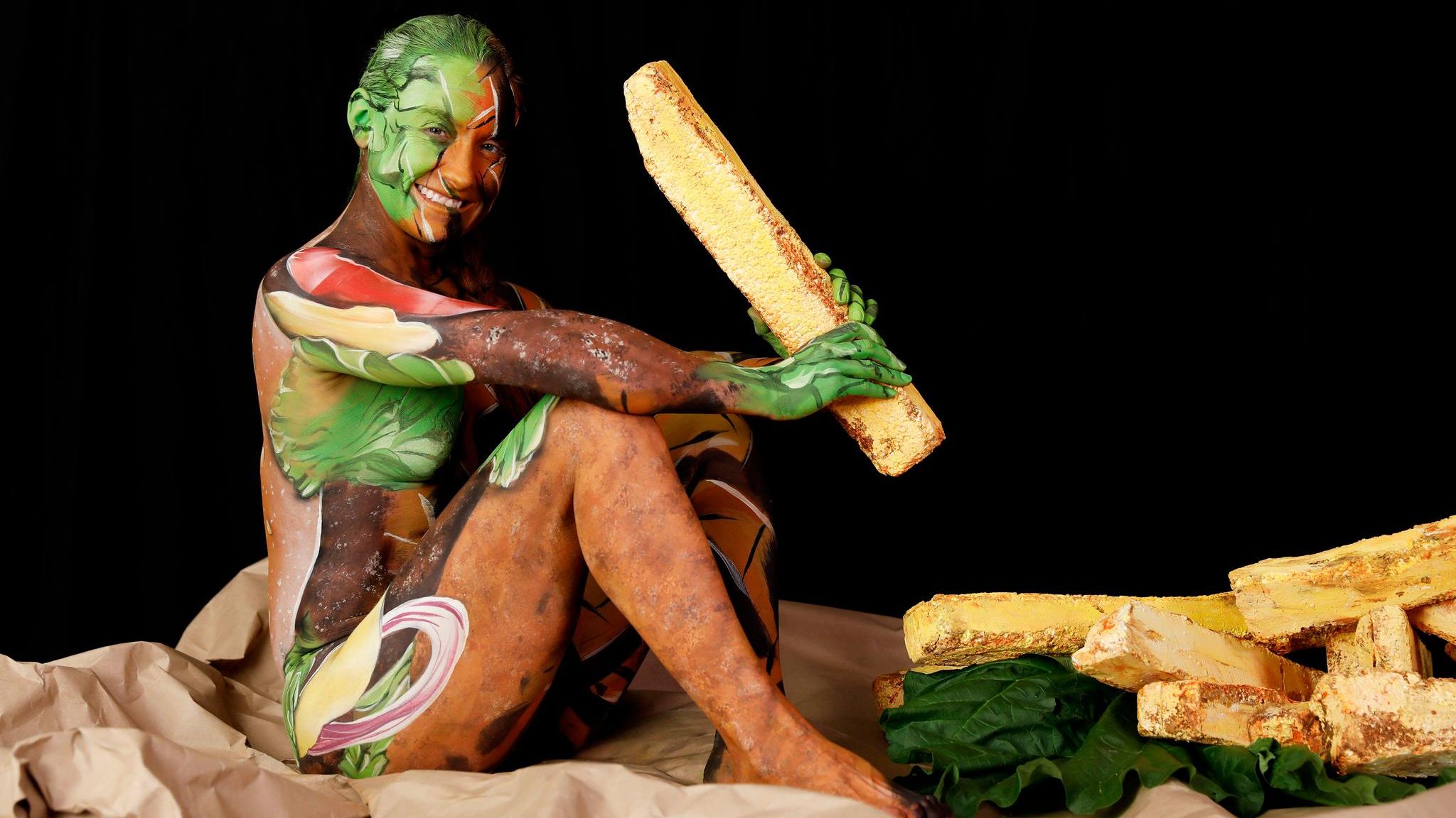 Nackt im Restaurant bei einem Tinderdate