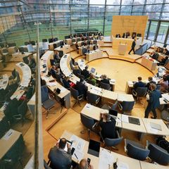 CDU und Grünen legen eigene Vorschläge für den Haushalt 2026 vor. (Archivbild) Foto: Frank Molter/dpa