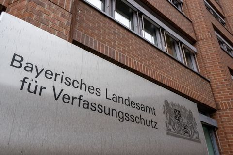 Seitz 75 Jahren ist der bayerische Verfassungsschutz für den Schutz der Demokratie im Einsatz. Die Arbeit der Behörde hat sich s