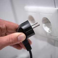 30.000 Haushalte in Unterfranken waren zeitweise ohne Strom. (Symbolbild) Foto: Sina Schuldt/dpa