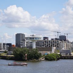 Die Stadt Hamburg stellt der Kühne-Stiftung das Grundstück zur Verfügung. (Archivfoto) Foto: Christian Charisius/dpa