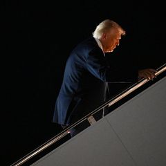 Donald Trump auf dem Weg zur Air Force One