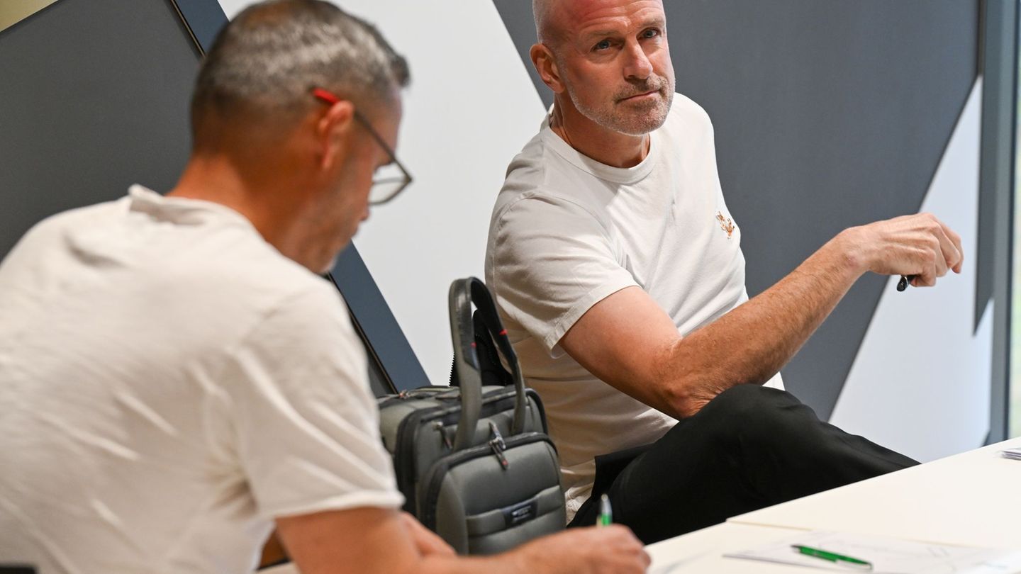 Hatten mit ihrer Berufung Erfolg: Marco Antwerpen (r) und Frank Döpper (l). (Archivbild) Foto: Arne Dedert/dpa