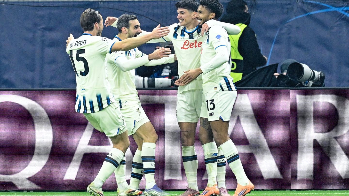 Bergamo bejubelt das zweite Tor. Foto: Uwe Anspach/dpa