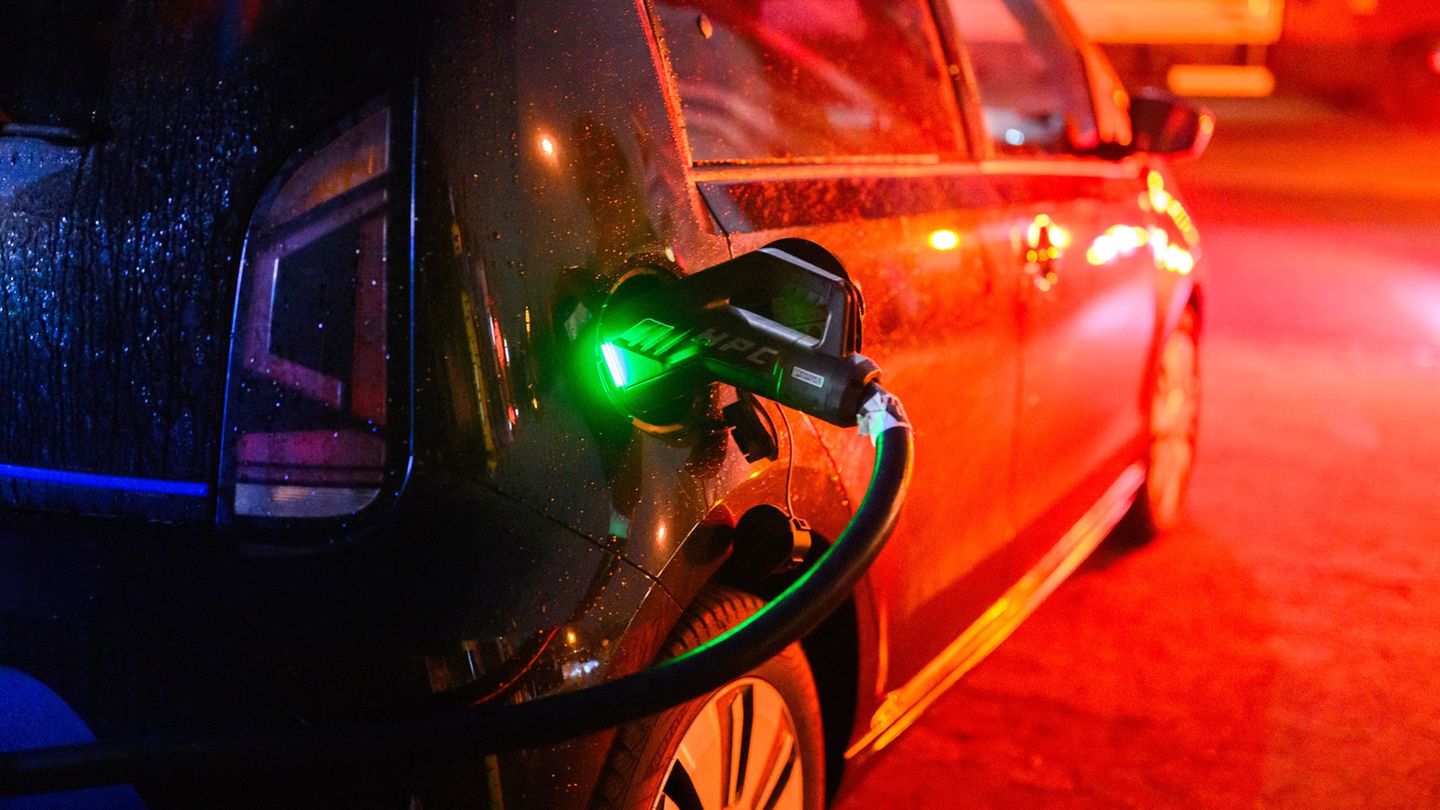 Elektromobilit-t-HUK-Coburg-Elektroauto-Tief-berwunden