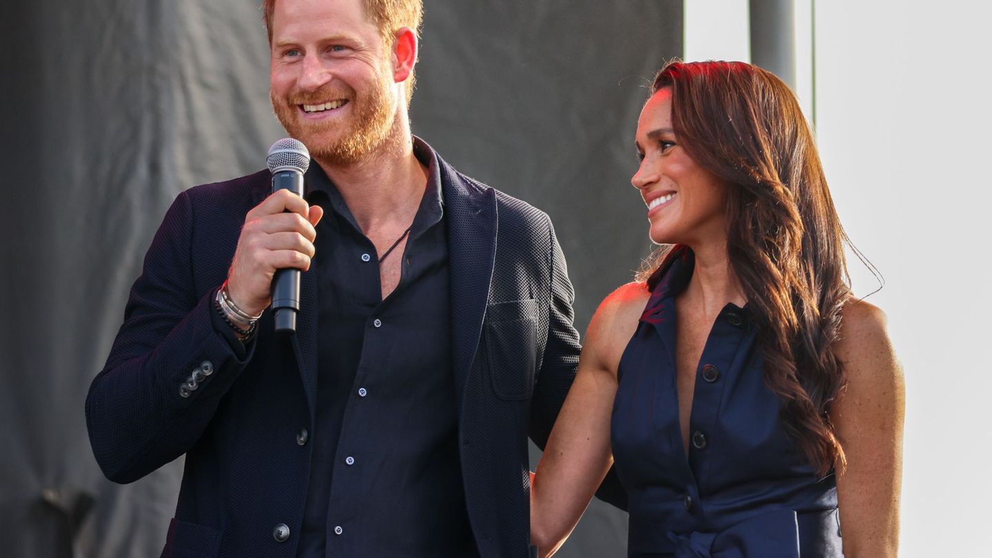 Prinz Harry und Herzogin Meghan packen in einer Gemeinschaftsküche mit an. (Archivbild) Foto: Amy Katz/ZUMA Press Wire/dpa