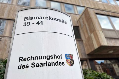 Im Gebäude des Rechnungshofes in Saarbrücken wird der Jahresbericht 2024 vorgestellt. (Archivfoto) Foto: Katja Sponholz/dpa
