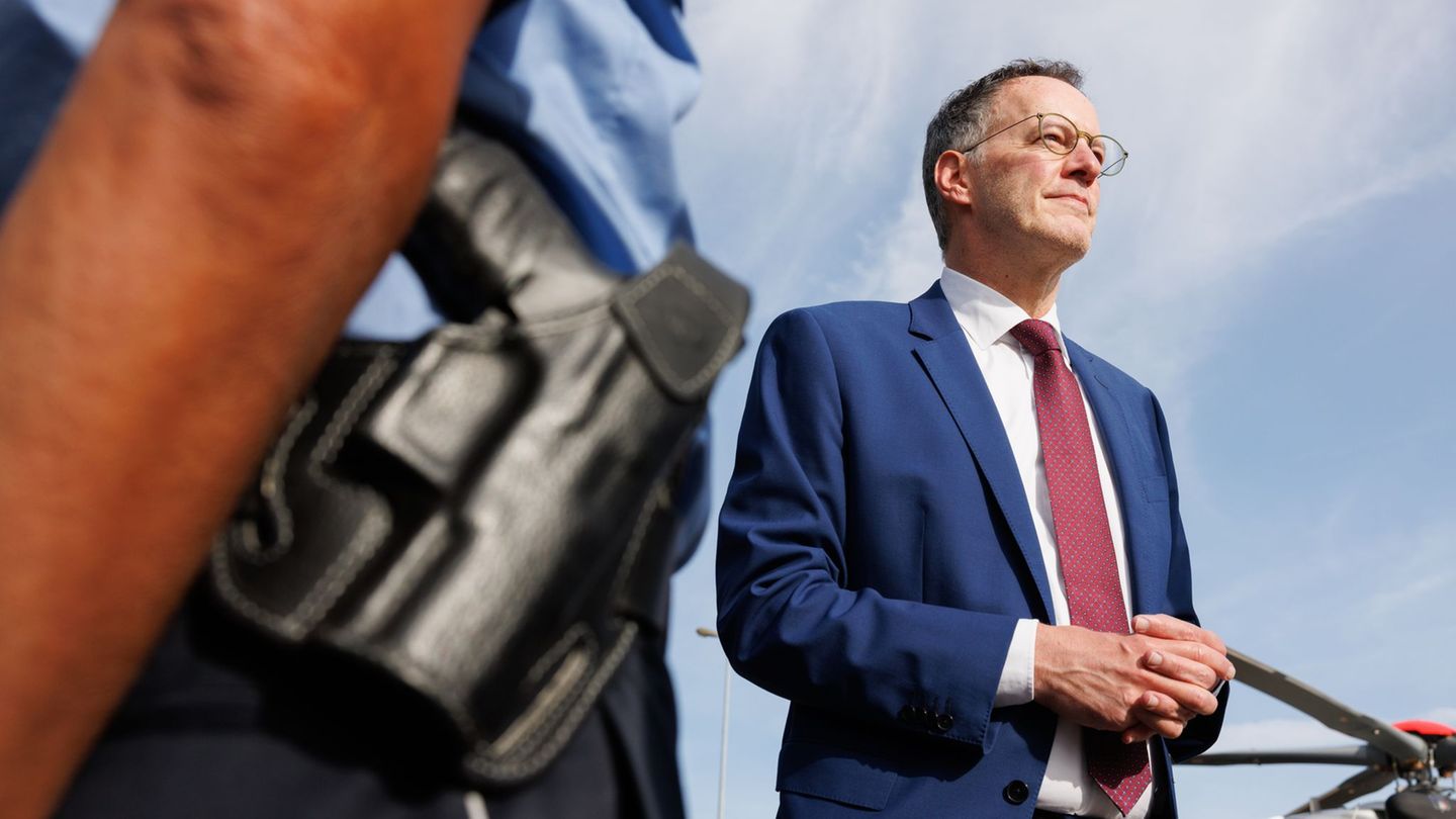 Ein neues Beschwerdemanagement der Polizei soll helfen, schwere Gewalttaten wie Anschläge früher zu erkennen. (Archivbild) Foto: