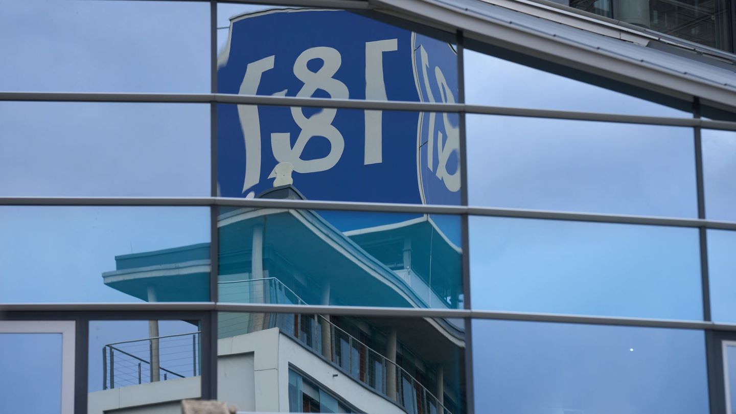 Das Logo vom 1&1 an der Firmenzentrale in Montabaur im Westerwald. Foto: Thomas Frey/dpa