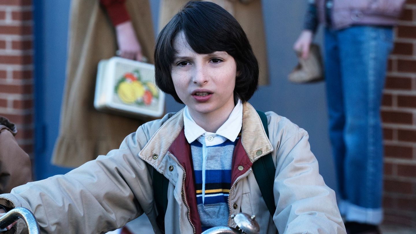 Mike Wheeler (Finn Wolfhard) ist ein gewissenhafter Junge. Seine Freizeit verbringt er in der ersten Staffel am liebsten mit Will und zwei weiteren Freunden im elterlichen Keller, wo sie "Dungeons and Dragons" spielen. Nach Wills Verschwinden setzen Mike und die anderen alles daran, ihn zu finden.