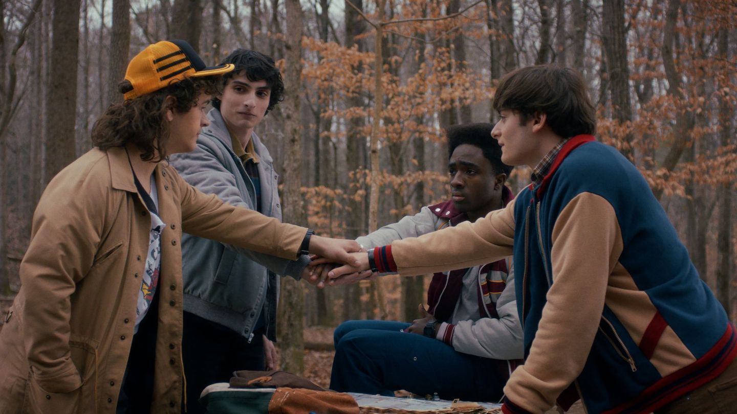 Die Auswirkungen und die Behandlung sind so fester Teil der Serienerzählung. Auch beweist Dustin (links) immer wieder seine emotionale, fürsorgliche Seite, die sicher auch in der letzten Staffel wieder zum Tragen kommen wird.