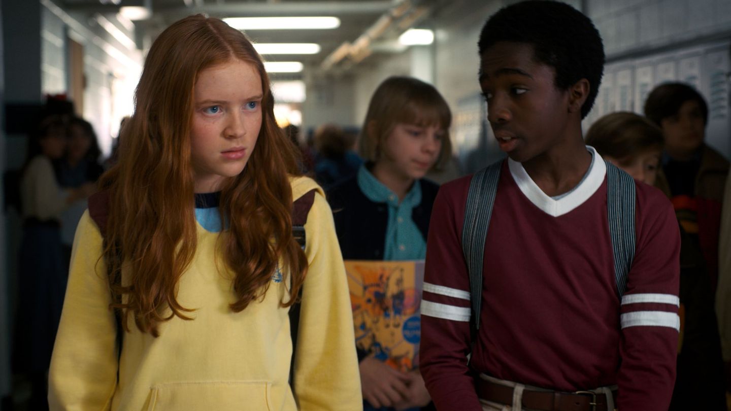 Als mit Maxine "Max" Mayfield (Sadie Sink) in der zweiten Staffel ein neues Mädchen an die Schule nach Hawkins kommt, ist Lucas hin und weg: Max ist nicht nur ausgesprochen taff, sie fährt sogar Skateboard! Kurz kommt es zum Konkurrenzkampf zwischen Lucas und Dustin, letztlich kommt aber Lucas mit Max zusammen, auch wenn sie sich im weiteren Verlauf trennen.
