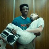 In der vierten Staffel, nach dem Tod von Max' Bruder Billy, näherten sie und Lucas sich wieder an. Doch dann wird Max vom bösen Vecna besessen und getötet. Zwar gelingt es Elf, sie wiederzubeleben. Doch seitdem liegt Max im Koma, das, ersten Eindrücken aus Staffel fünf zu urteilen, weiter anhält.