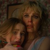 In der letzten Staffel scheint sich dies nun zu ändern: Erste Szenenbilder zeigen die deutlich ältere Holly (nun gespielt von Nell Fisher) und Karen Wheeler in einer offensichtlich gefährlichen Situation.