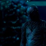 Vecna (Jamie Campbell Bower) ist der Hauptbösewicht in "Stranger Things": Er wurde als Mensch namens Henry Creel geboren und zeigte schon früh telekinetische Kräfte. Er war der Prototyp in dem Forschungsprojekt, dem auch Elf angehörte. Sie war es, die Henry besiegen wollte und ihn stattdessen als Vecna in die Schattenwelt schickte.